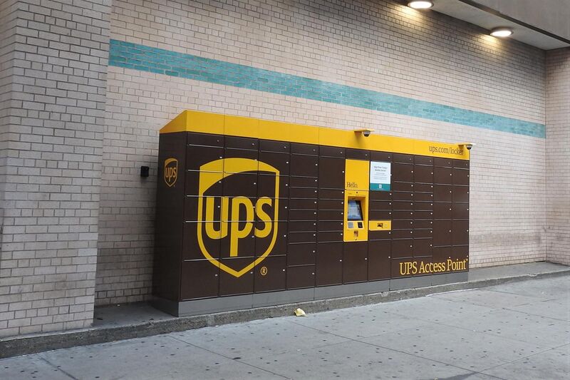 File:UPS street locker 11 Av jeh.jpg