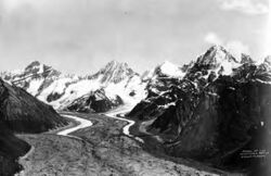 Wrangell Mountain Range, Alaska, 1924 (AL+CA 4895).jpg