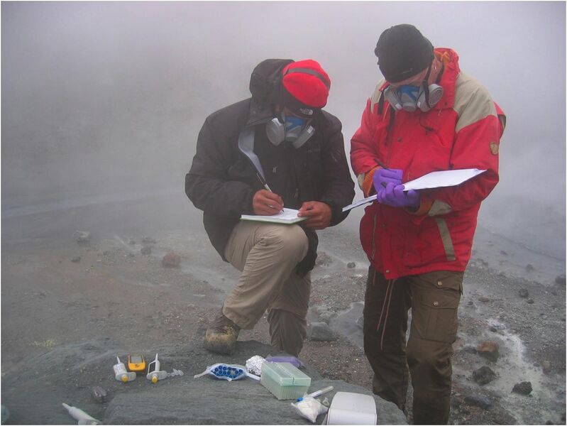 File:Jake Maule and Jan Toporski use LOCAD-PTS in crater of Mutnvosky Volcano.jpg