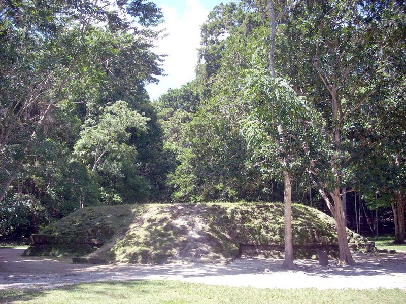 File:Mundo Perdido structure 5C-53, Tikal.jpg