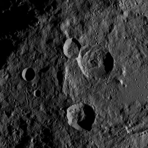File:PIA19894-Ceres-DwarfPlanet-Dawn-3rdMapOrbit-HAMO-image16-20150824.jpg