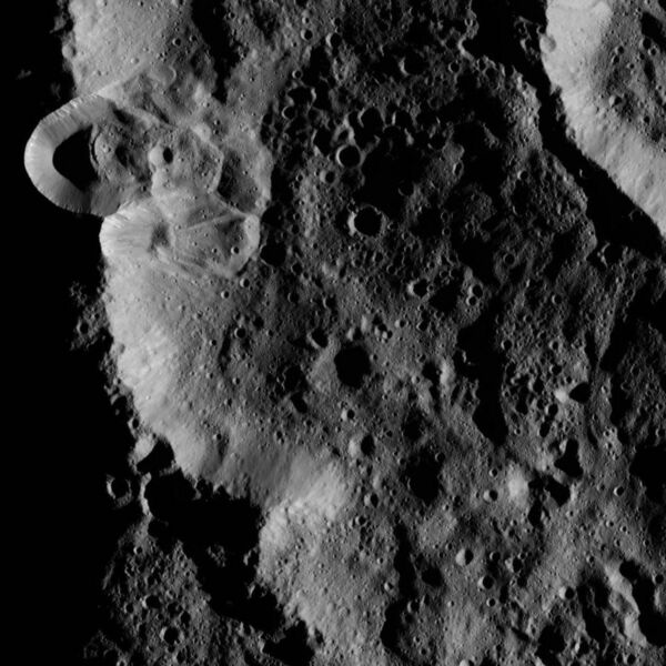 File:PIA20313-Ceres-DwarfPlanet-Dawn-4thMapOrbit-LAMO-image23-20160102.jpg