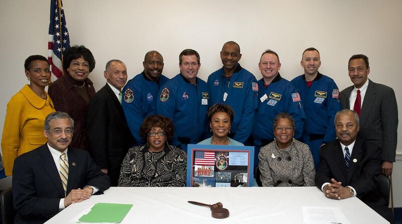 File:STS-129 Crew Meets With Members of Congress.jpg