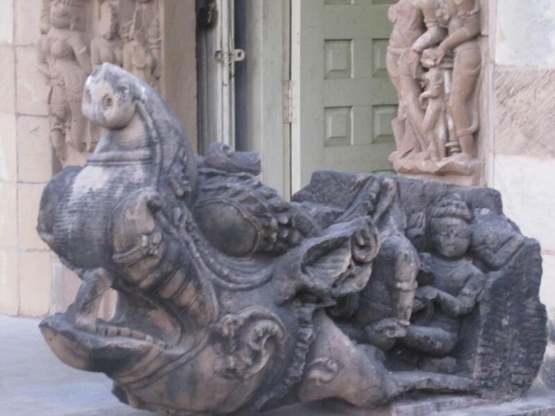 File:Sculpture - Jain Museum , Khajuraho India.JPG