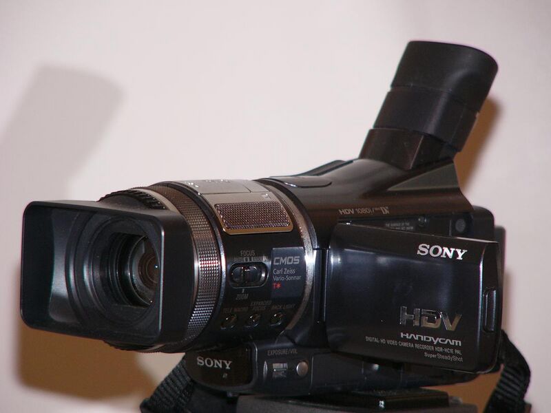 File:Sony HDR-HC1E Camera Side.JPG