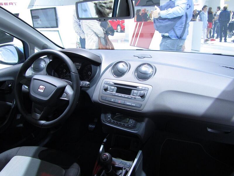 File:Interior del SEAT Ibiza IV Restyling.JPG