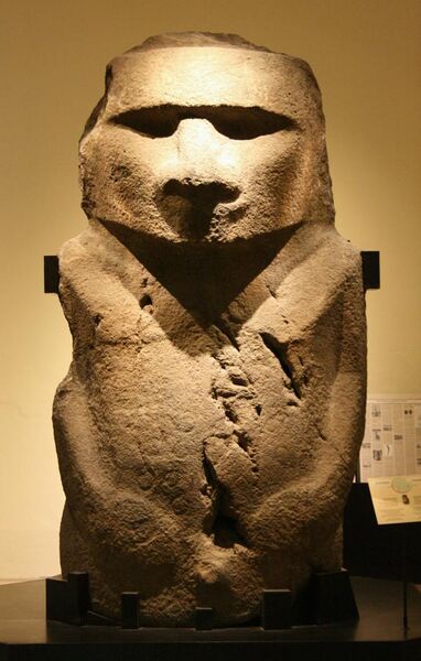 File:Musée Cinquantenaire Easter Island statue.jpg