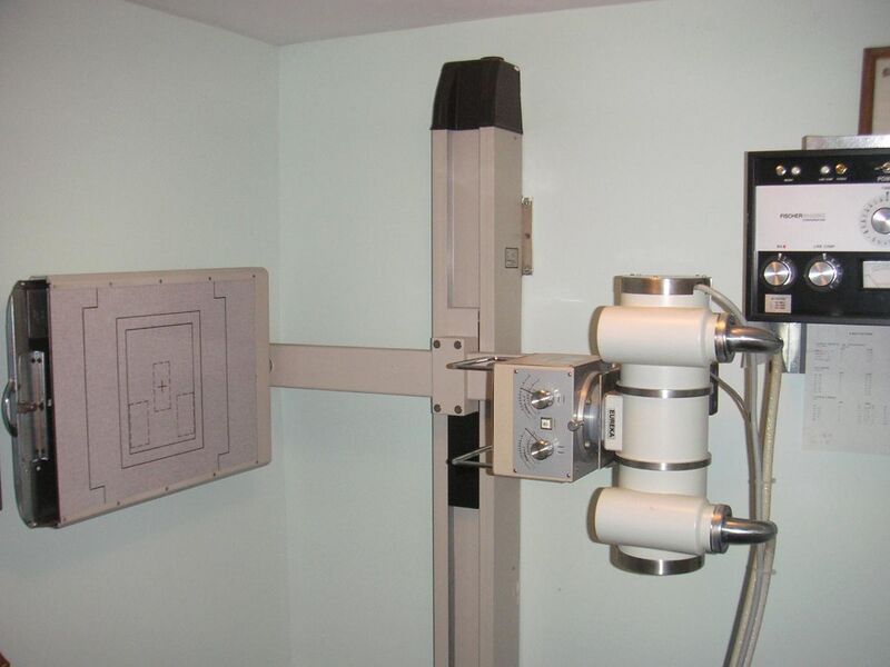 File:X-ray Machine at a Chiropractic Office - Nov. 2006.jpg