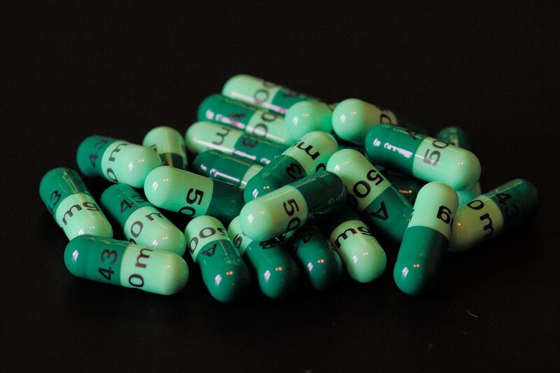 File:A course of green cefalexin pills.jpg