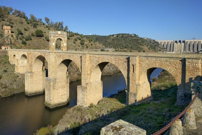 File:El puente de Alcántara, Cáceres.jpg