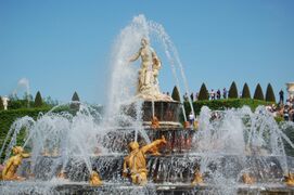 Fountain in the Parc de Versailles (2519388110).jpg