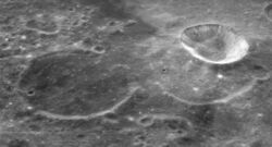 Hume crater AS17-P-2889.jpg