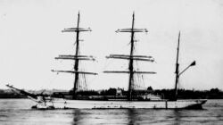 StateLibQld 1 149243 Fiery Cross (ship).jpg