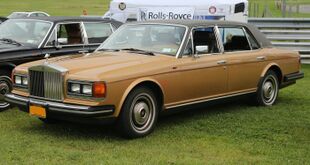 1982 Rolls-Royce Silver Spur US model, front left (Lime Rock).jpg
