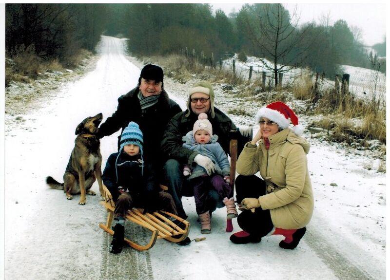 File:Roman Tokarczyk i rodzina.jpg