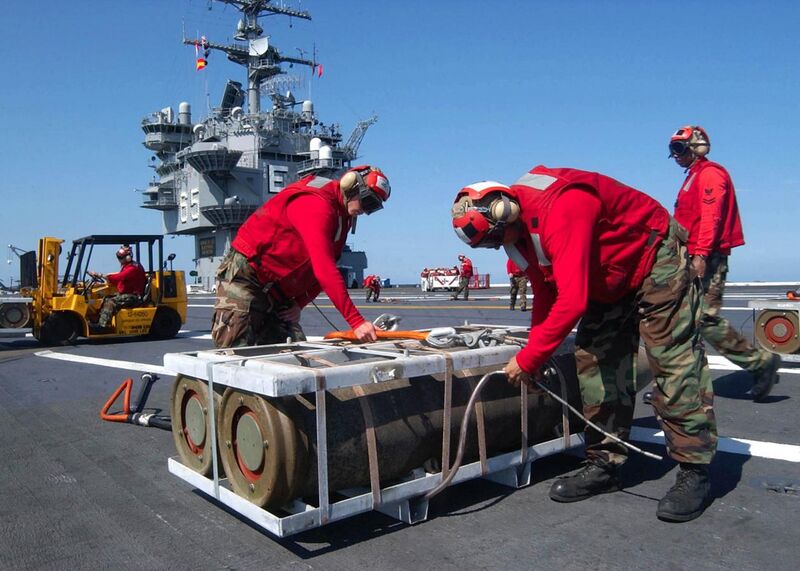 File:US Navy 030830-N-6187M-001 Sailors remove a hoisting sling from an ammo crate carrying 2000-pound Mark 84 general purpose bombs.jpg