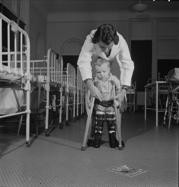 File:A student nurse, acting as physical therapist 8b07715v.jpg