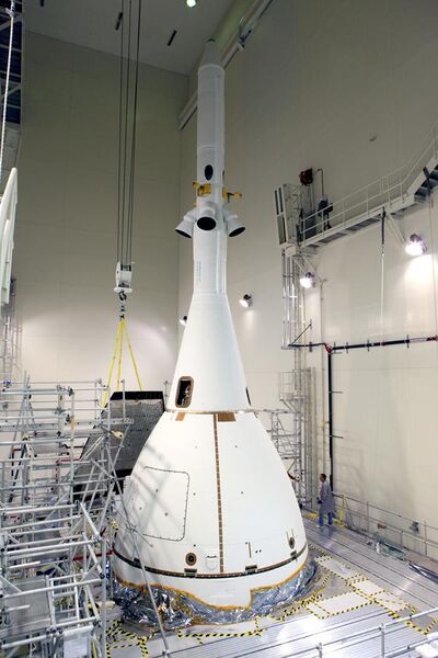File:EFT-1 Orion in fairing and with mock-LAS.jpg