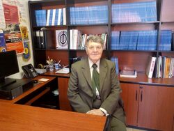 Evandro Agazzi en su oficina en la Universidad Panamericana.jpg