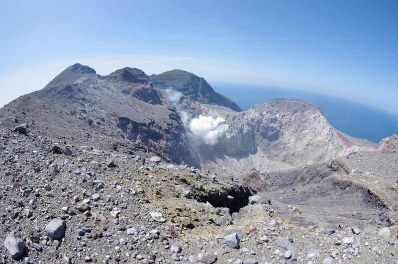File:Kuchino-erabu island (volcano).jpg