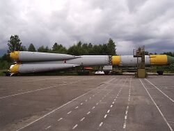 Molniya launch vehicle - panoramio.jpg