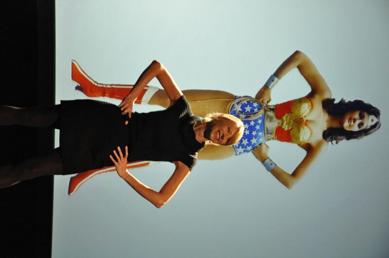 File:Power pose by Amy Cuddy at PopTech 2011 (6279920726).jpg