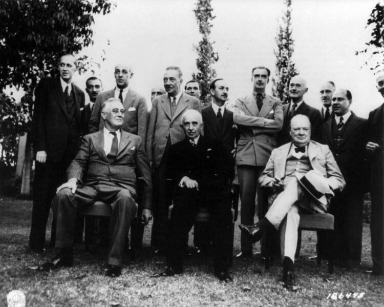File:Roosevelt Inönü and Churchill in Cairo cph.3b15312.jpg