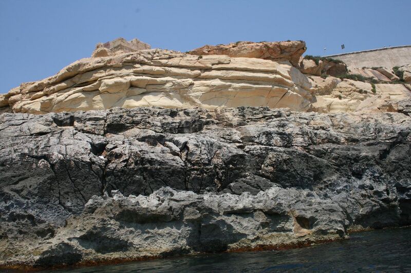 File:Sedimentgesteine auf Malta.JPG