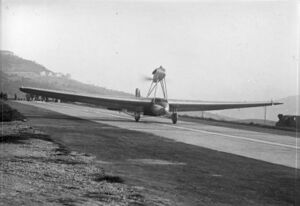 Bundesarchiv Bild 102-12720, Italien, Langflugzeug bei Versuchsflug.jpg