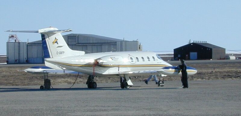 File:C-GBFP Adlair Aviation Learjet 25 (LJ25).JPG