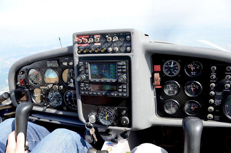 File:Cockpit Super Dimona HK36-TTC.jpg