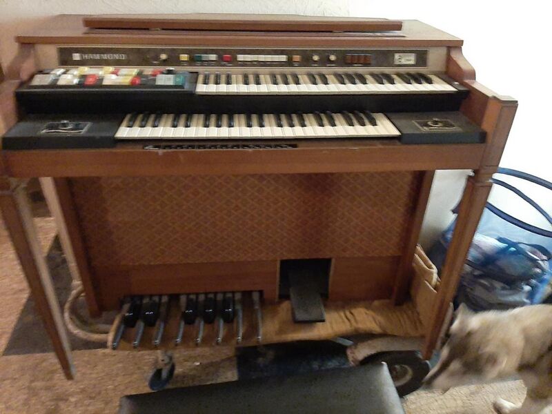 File:Hammond Dolphin Organ.jpg