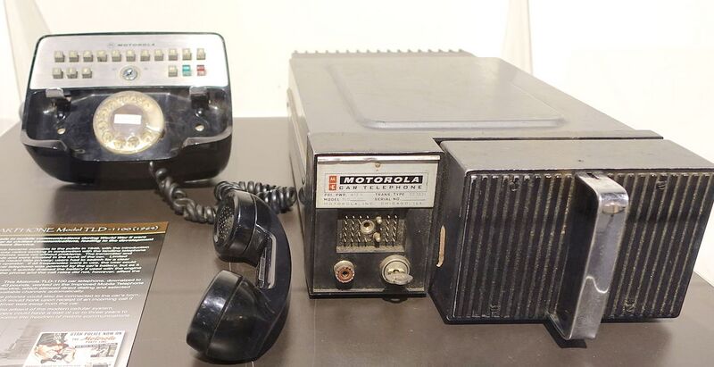 File:Motorola Carphone Model TLD-1100, 1964, view 1 - National Electronics Museum - DSC00184.JPG