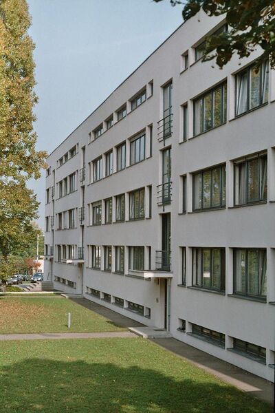 File:Weissenhof photo apartment house Mies van der Rohe Stuttgart Germany 2005-10-08.jpg