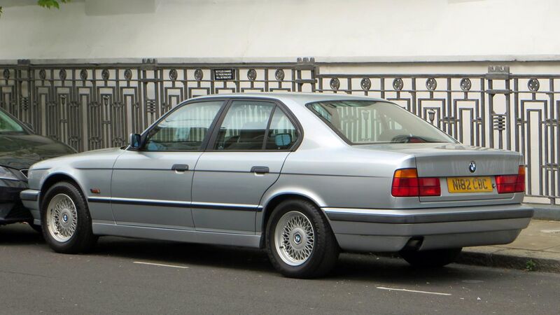File:1996 BMW 518i SE, UK (21850687504).jpg