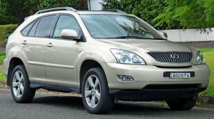 2004-2005 Lexus RX 330 (MCU38R) Sports Luxury wagon (2011-04-02) 01.jpg