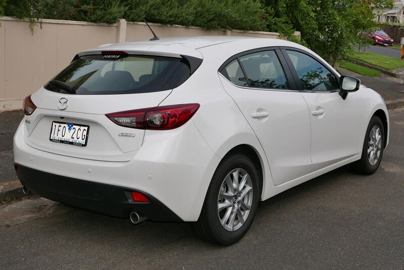 File:2015 Mazda3 (BM) Maxx hatchback (2015-11-11) 02.jpg