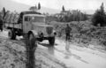 Bundesarchiv Bild 101I-315-1117-18, Italien, LKW auf überfluteter Landstraße.jpg