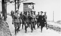 Bundesarchiv Bild 183-45534-0005, Kz Mauthausen, Besuch Heinrich Himmler, Franz Ziereis.jpg