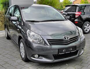 Toyota Verso 20090614 front.JPG