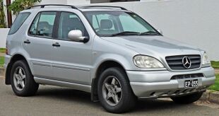2000 Mercedes-Benz ML 320 (W 163 MY00) wagon (2010-09-23) 01.jpg