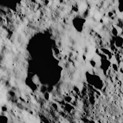 Fesenkov crater AS15-M-1568.jpg