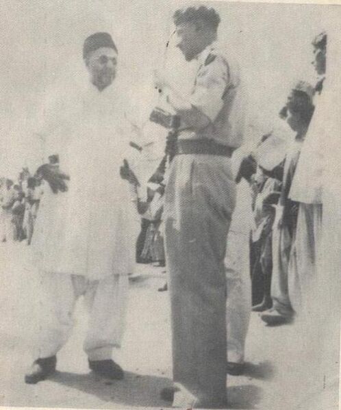 File:Mirza Nasir Chating with Furqan Force Colonel Sahibzada Mubarak Ahmad.jpg