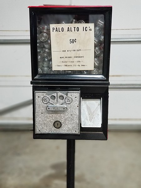 File:Nestar Systems' "Palo Alto ICs" vending machine.jpg
