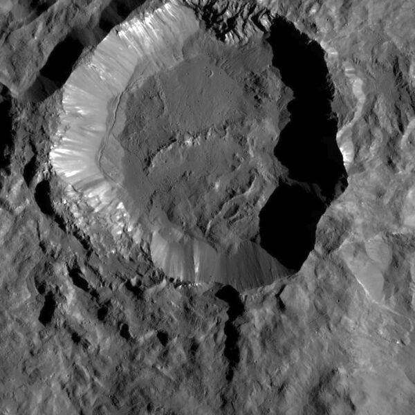 File:PIA20192-Ceres-DwarfPlanet-Dawn-4thMapOrbit-LAMO-image2-20151221.jpg