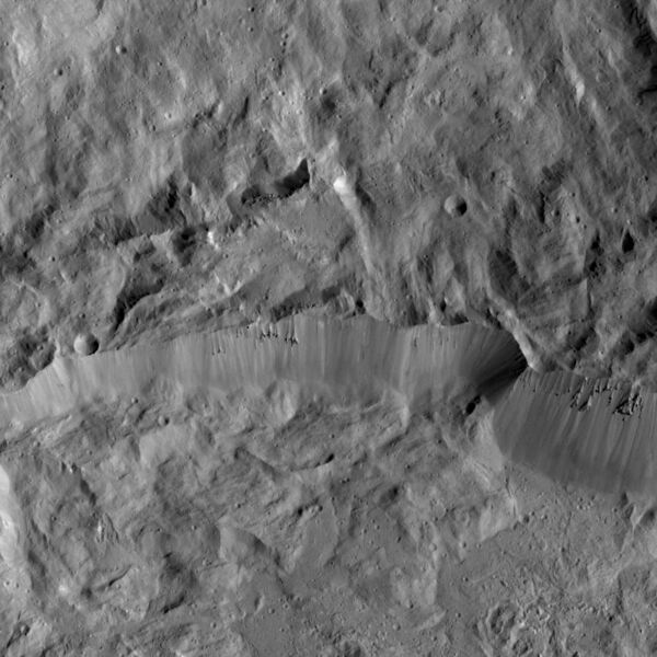 File:PIA20683-Ceres-DwarfPlanet-Dawn-4thMapOrbit-LAMO-image103-20160421.jpg