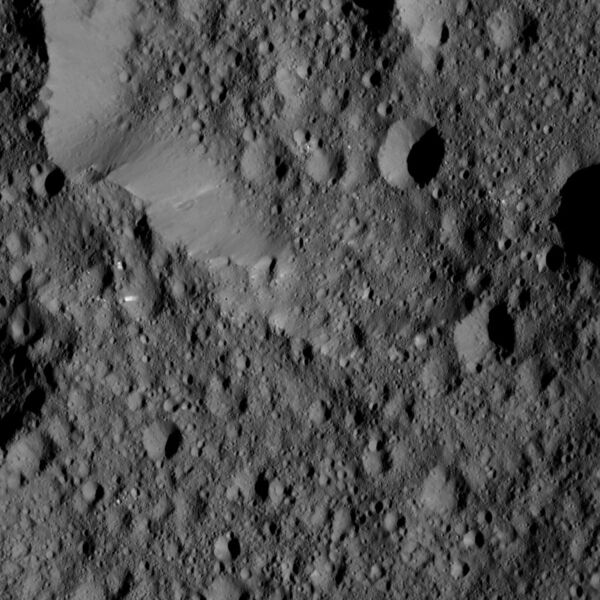 File:PIA20833-Ceres-DwarfPlanet-Dawn-4thMapOrbit-LAMO-image133-20160616.jpg