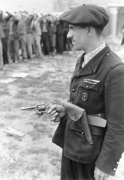 File:Bundesarchiv Bild 101I-720-0318-36, Frankreich, Milizionär bewacht Widerstandskämpfer.jpg