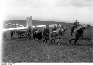 Bundesarchiv Bild 102-13692, Rhön, Segelflugwettbewerb.jpg