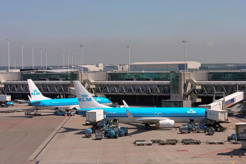 File:Schiphol Airport Pier D (7325966610).jpg